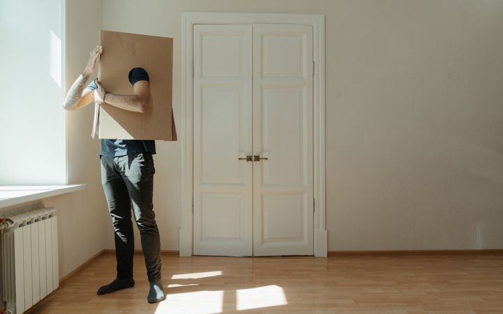 Leergeräumtes Zimmer während einer Haushaltsauflösung