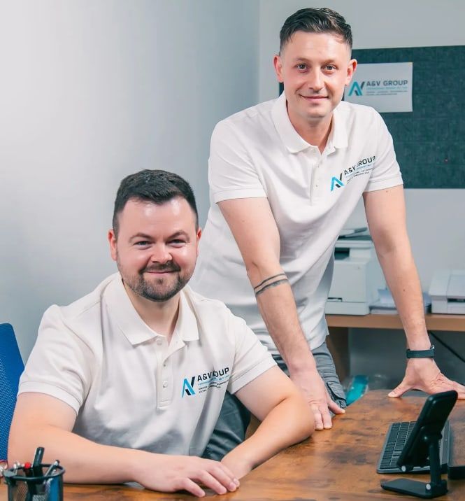 Andriy Ivanusa und Vasyl Hnativ im Büro der A&V Group in Frankfurt am Main